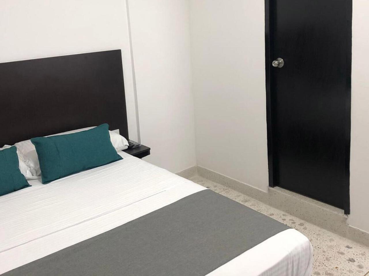 Hotel Mar Inn Cali Bagian luar foto